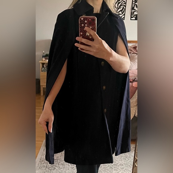 Banana republic cape. - Picture 2 of 3